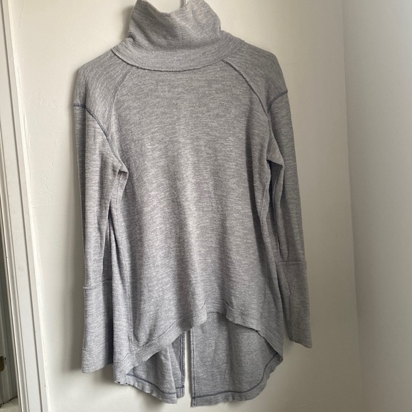 Free People Sweaters - Free People high low sweater sz S